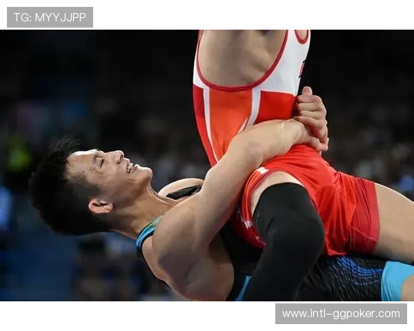 布勃利克巴黎半决赛摔拍后状态提升，仍不敌阿利亚西姆