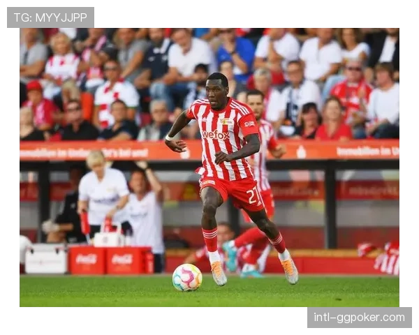 柏林赫塔主场奥林匹克体育场南看台改造工程竣工,将于下月启用 柏林赫塔主场奥林匹克体育场南看台改造工程竣工,将于下月启用